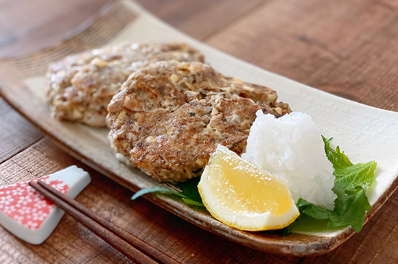 かつお節でそのままでも美味しい！骨ごとさば缶バーグ