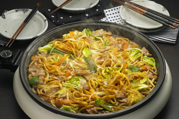 鉄板でジュージューカレー焼きうどん