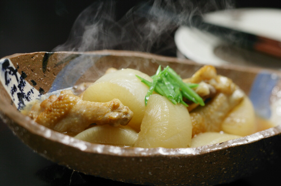 骨つき鶏と大根の煮物