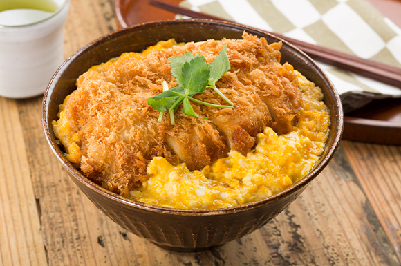 鰹節屋のめんつゆで作るカツ丼 おいしいレシピ ヤマキ株式会社