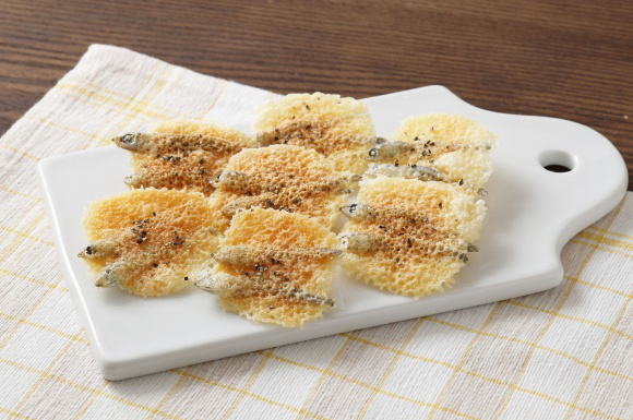 小魚とチーズのパリパリ煎餅