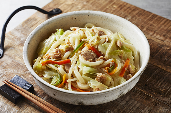 レンチン混ぜうどん　ツナ缶とカット野菜