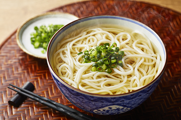 だしをシンプルに味わう うどんつゆ 五島うどん おいしいレシピ ヤマキ株式会社