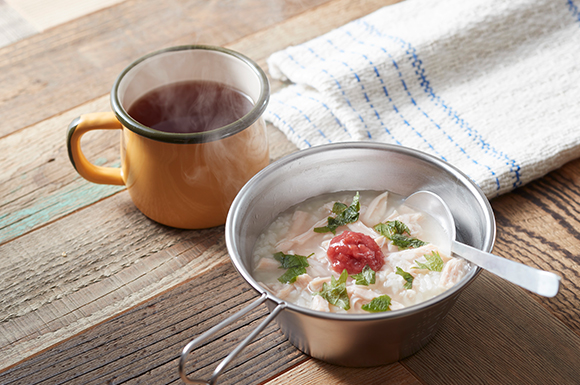 シェラカップで作るきちんと梅のほっこり雑炊