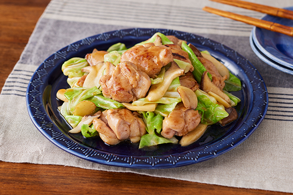 めんつゆで出来る！鶏肉とキャベツのガリバタ炒め