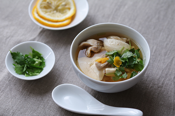 鶏と崩し豆腐の柚子風味スープ