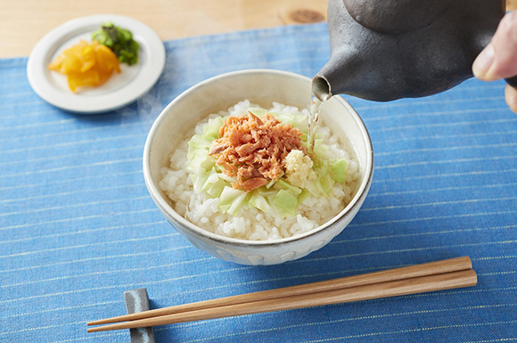 鮭とキャベツのしょうが仕立てお茶漬け