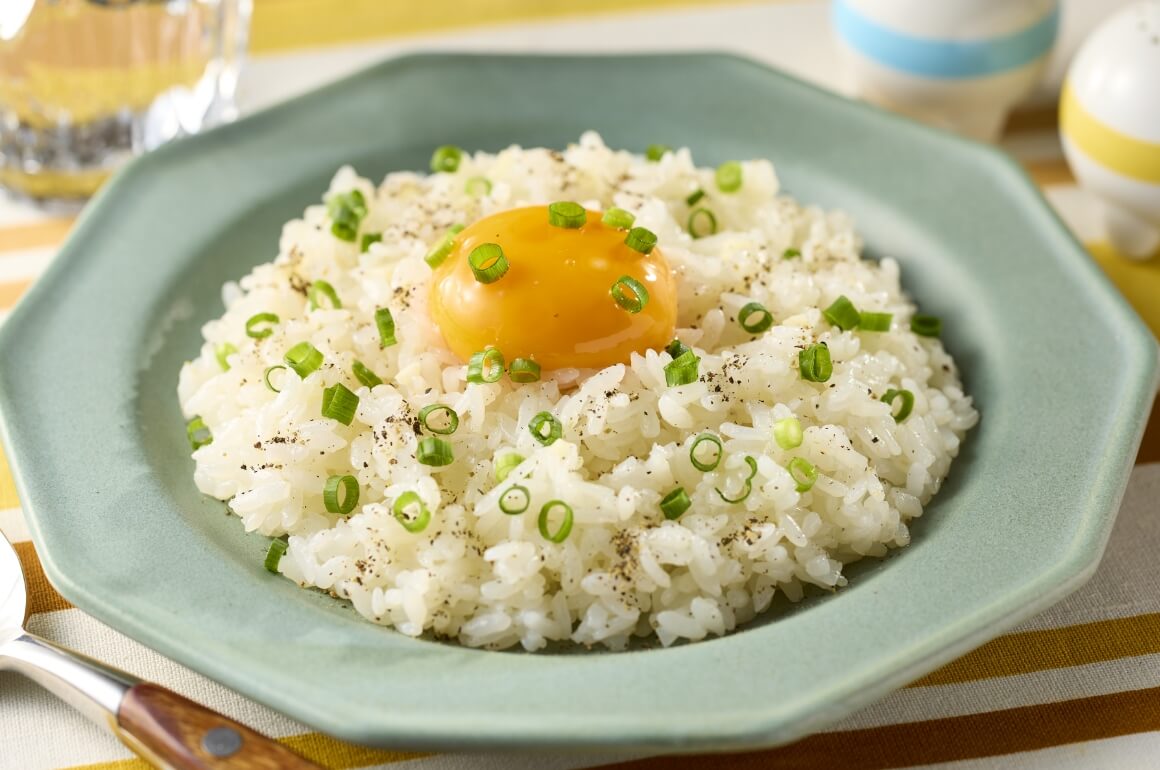 5分で完成！ニンニクと白だし香る 生チャーハン