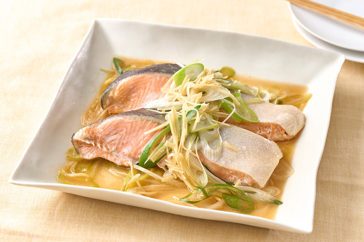 レンジで簡単！鮭のねぎたっぷり中華蒸し