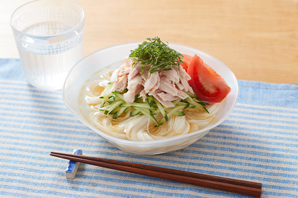 サラダチキンときゅうりのぶっかけそうめん