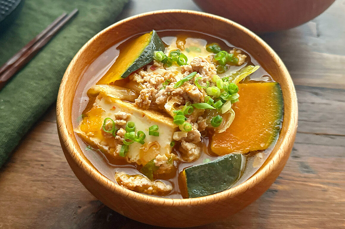 かぼちゃと厚揚げのピリ辛味噌汁