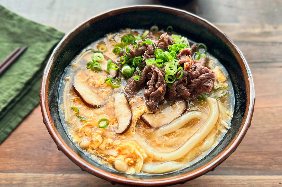 きのこ入り肉玉あんかけうどん