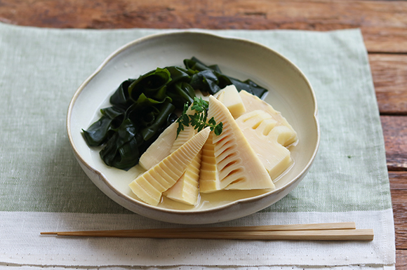 たけのことわかめの白だしさっと煮