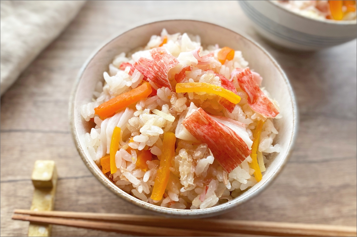 カニカマとにんじんの炊き込みご飯