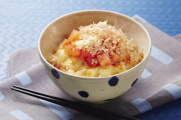 トマトとチーズのピリ辛おかかご飯