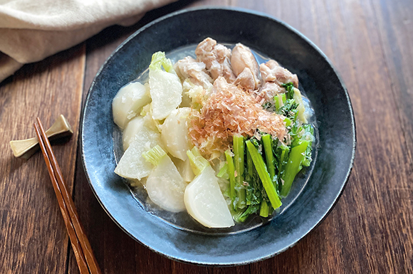 やさしいうま味！かぶと鶏肉の白だしみぞれ煮