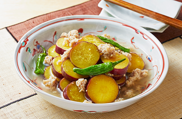 さつまいもと鶏ひき肉の白だしさっと煮