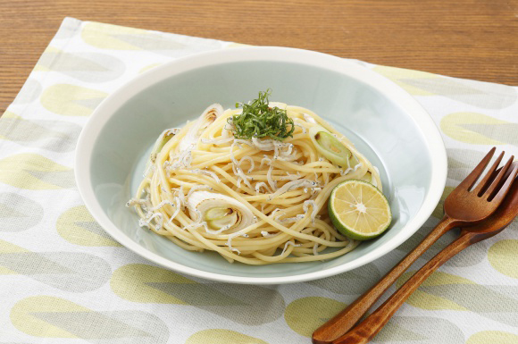 瀬戸内海風ちりめんじゃことねぎの和風パスタ