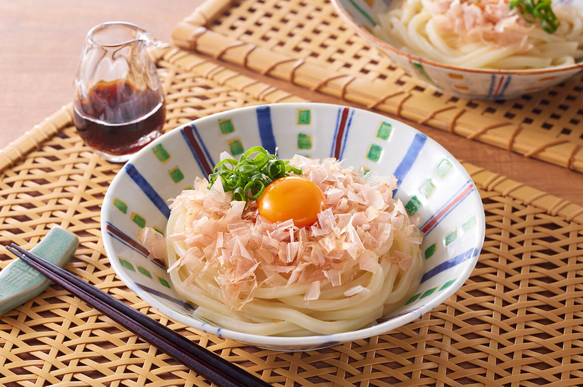 かつお節たっぷり釜玉うどん