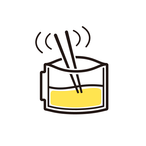 卵や具材を入れて下ごしらえ